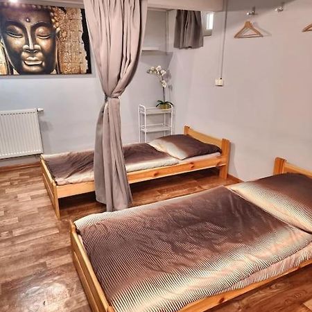 Simple Apartment Near Hockey & Football Arena Bratislava Luaran gambar